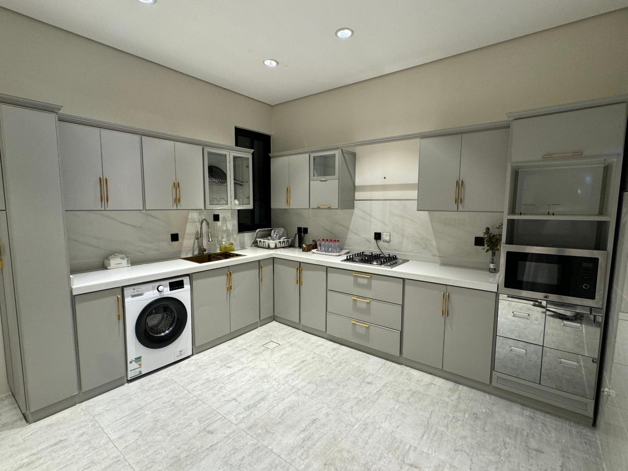 فاخرة ٣ غرف وصالة ٣ Apartment