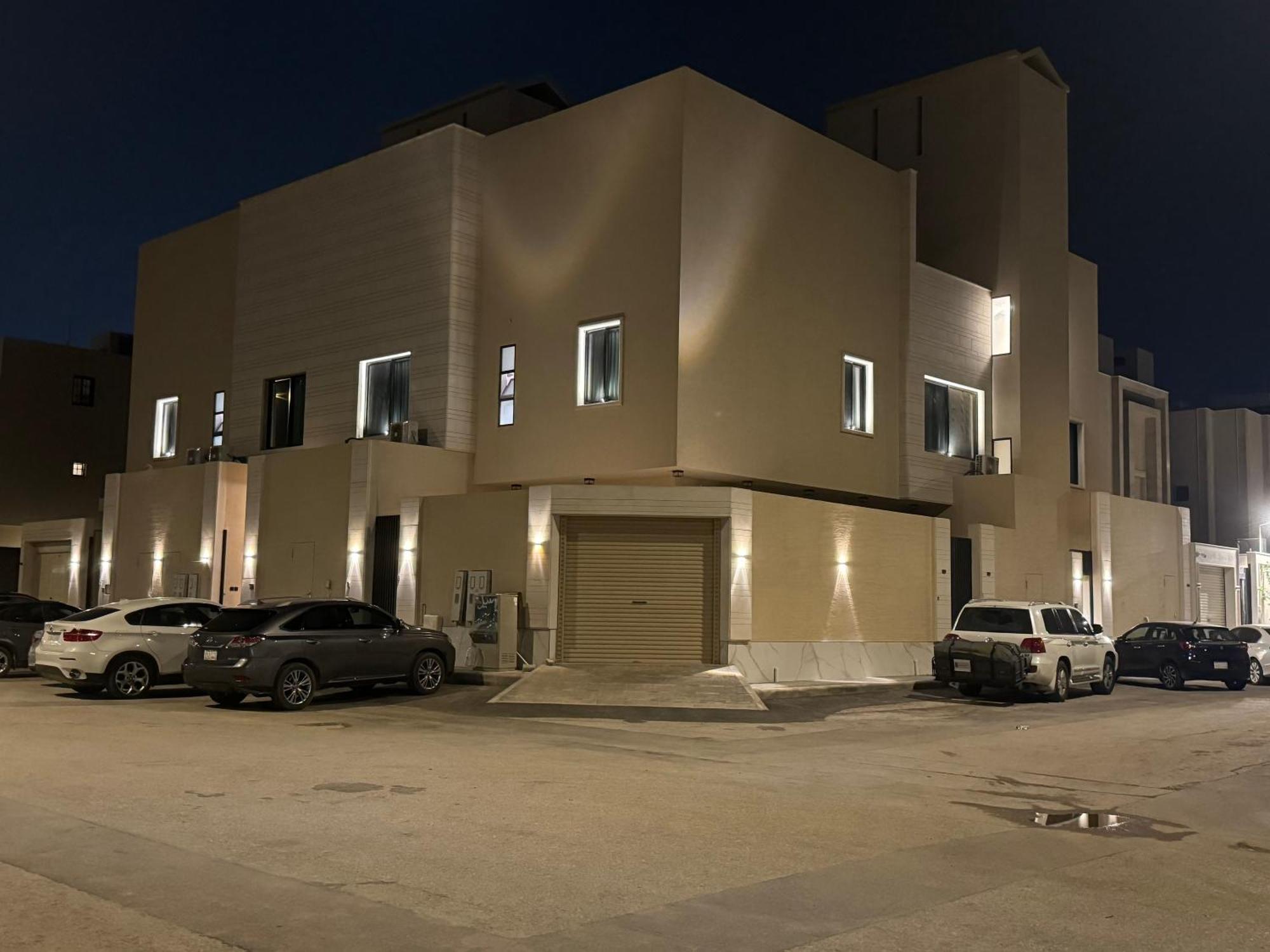 فاخرة ٣ غرف وصالة ٣ Riyadh